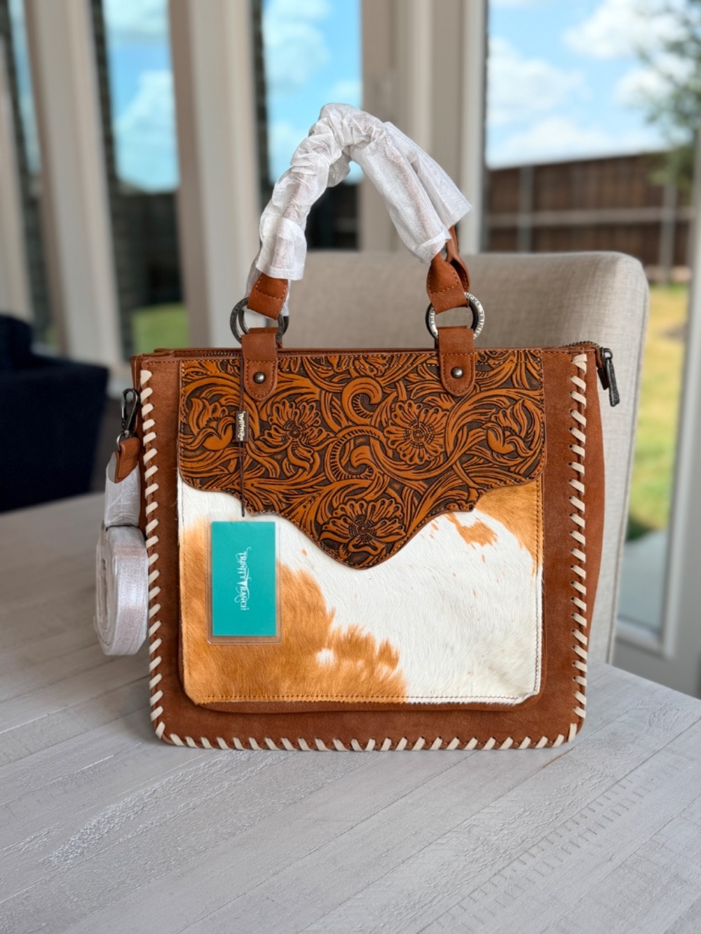 Trinity Ranch Cowhide ＆ Tooled Leather Tote Bag Brown